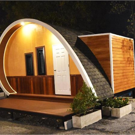 Tiny Hut Resort Bangkok Exterior foto