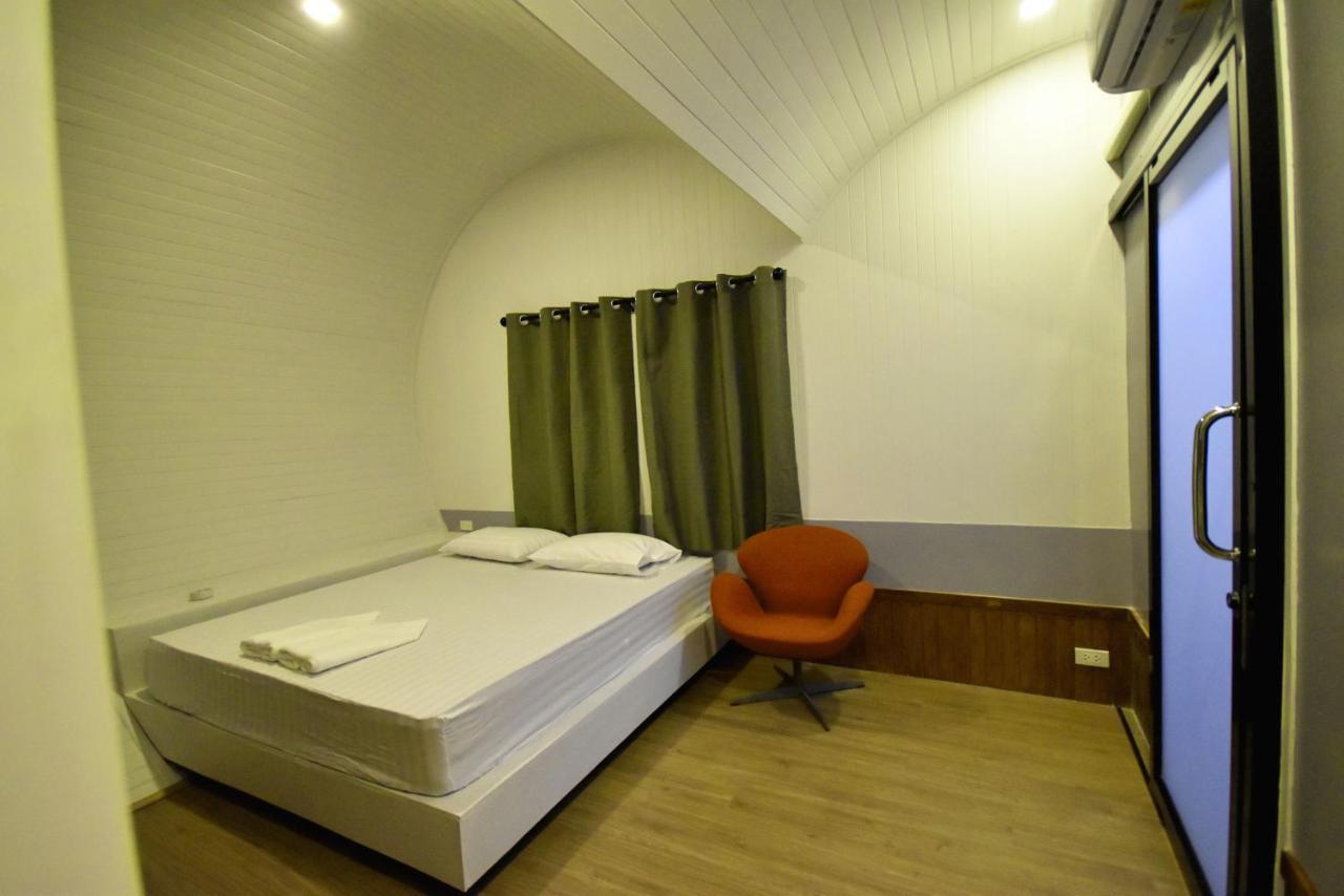 Tiny Hut Resort Bangkok Exterior foto